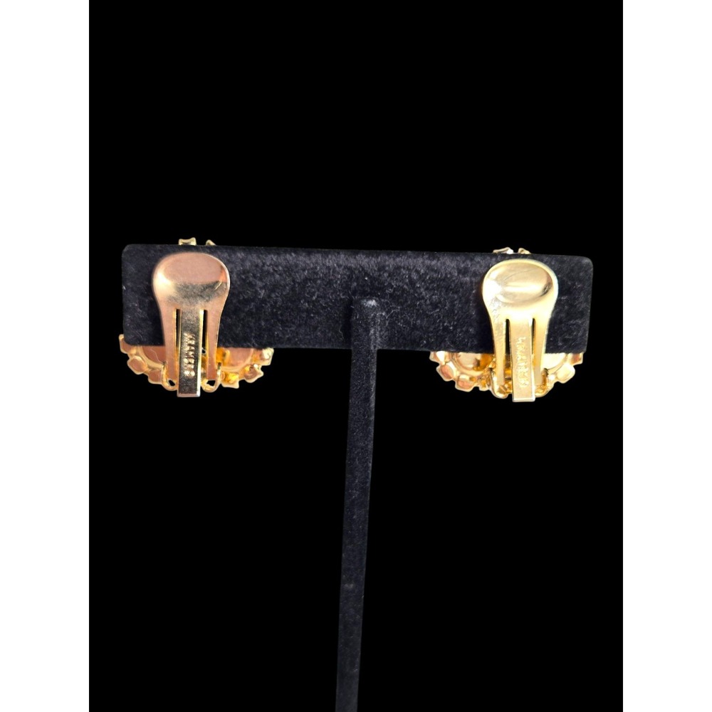 Vintage Kramer Emerald Green Blue AB Rinestone Gold Tone Cluster‎ Clip Earrings - Picture 3 of 11